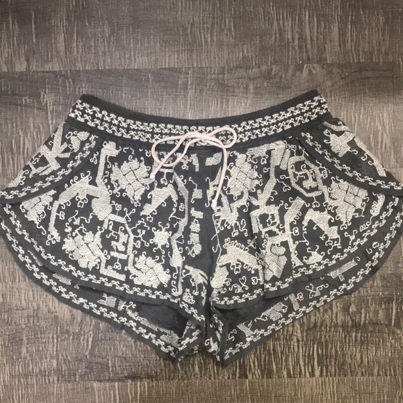Ecote Pants - Ecoté Boho Shorts Size: Medium